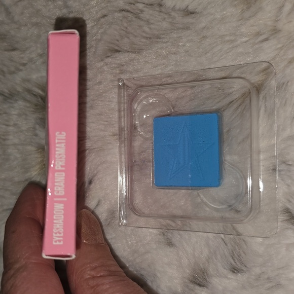 Jeffree Star Cosmetics Grand Prismatic Eyeshadow (Bright Blue) NWT - Picture 4 of 5